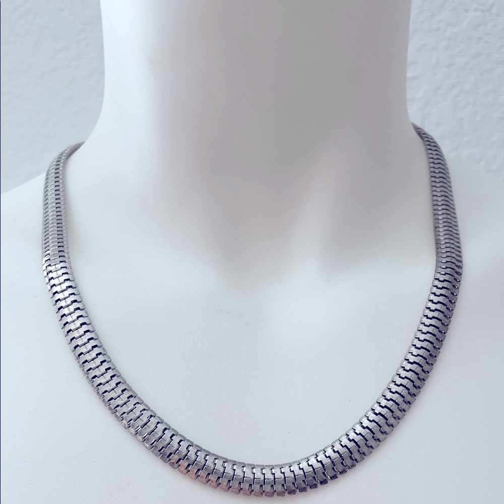 Elegant Silver Necklace